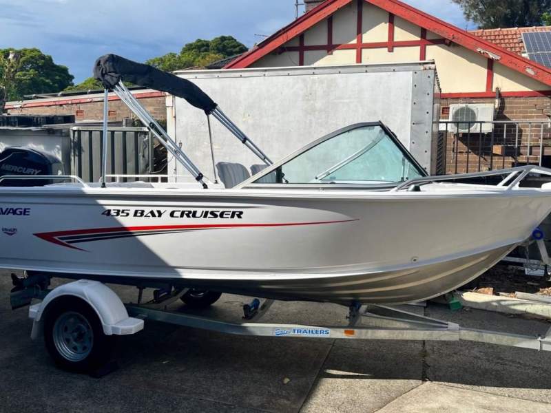 Savage 435 Bay Cruiser package Mercury 50hp 4 stroke & Sales trailer