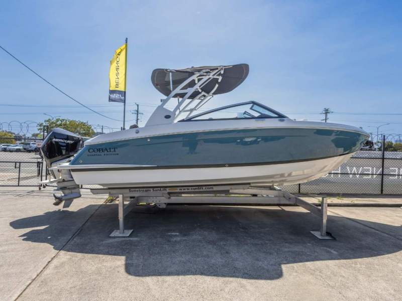 Cobalt R4 Outboard