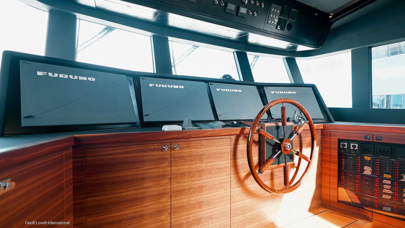 Selene 64 Ocean Explorer