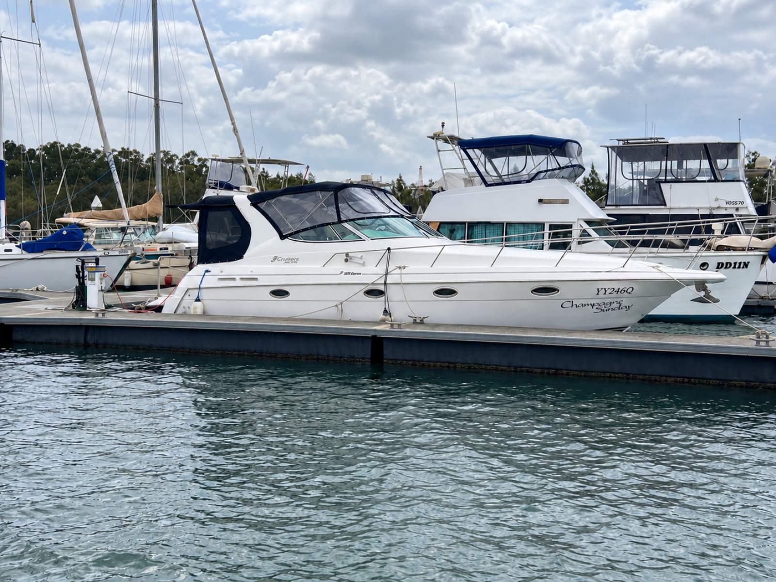 Cruisers Yachts 3375 Express