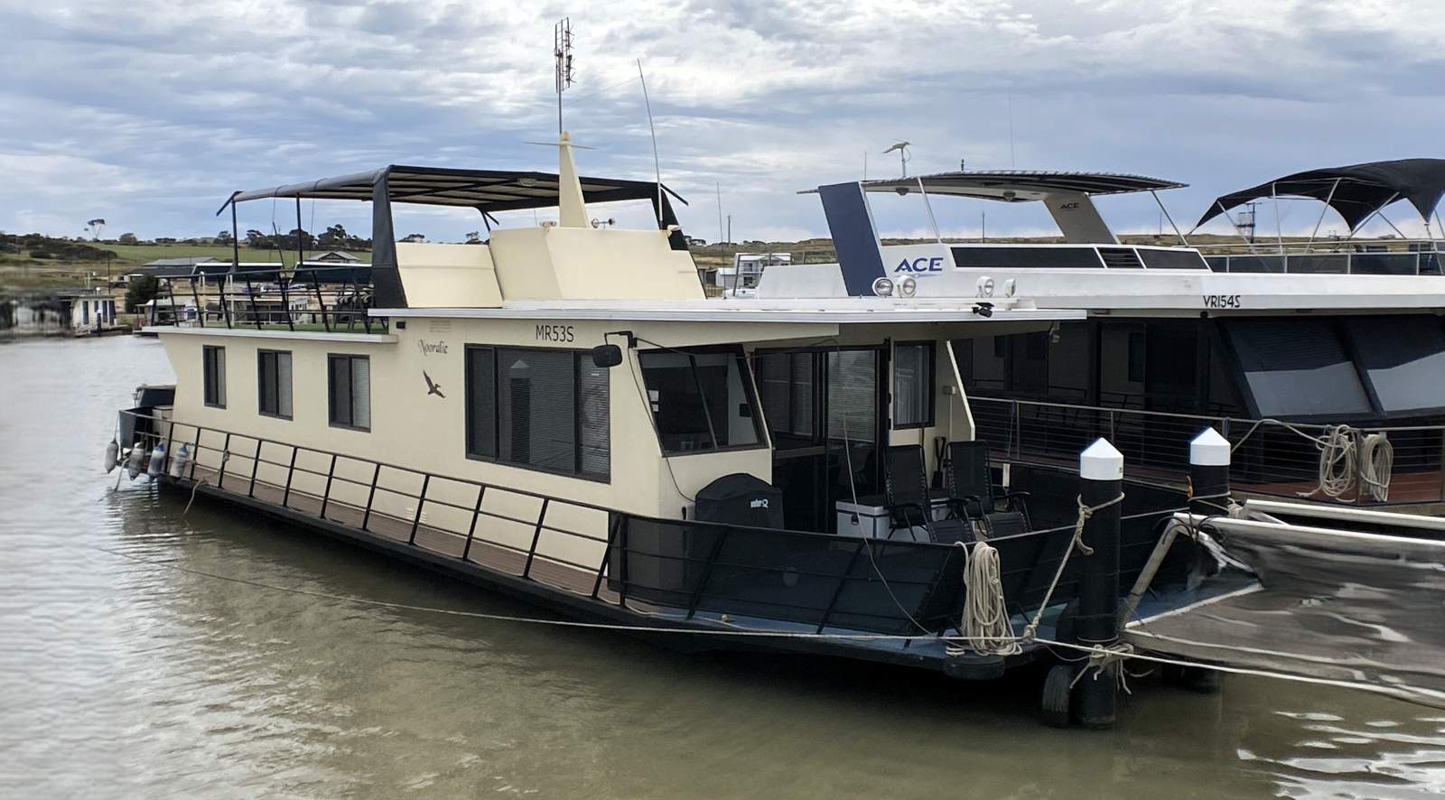 "Nooralie". Dual Decked, 3Bed, 1Bath, Houseboat.