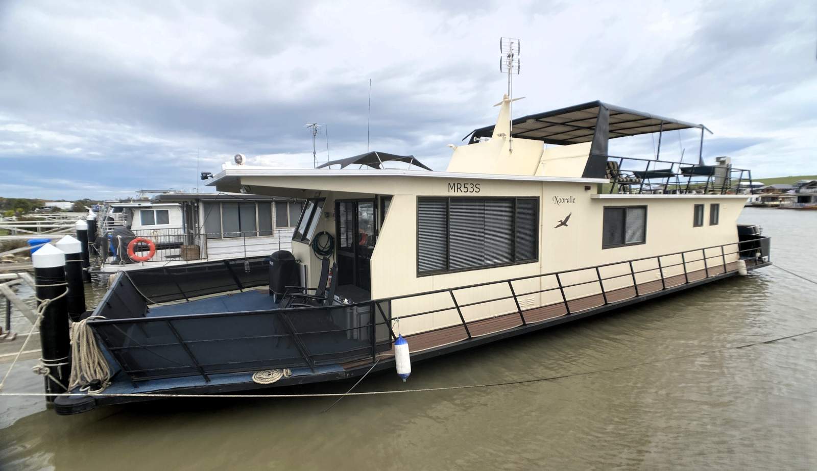 "Nooralie". Dual Decked, 3Bed, 1Bath, Houseboat.