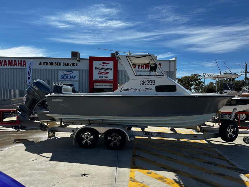 Bertram 20 Cabin Cruiser
