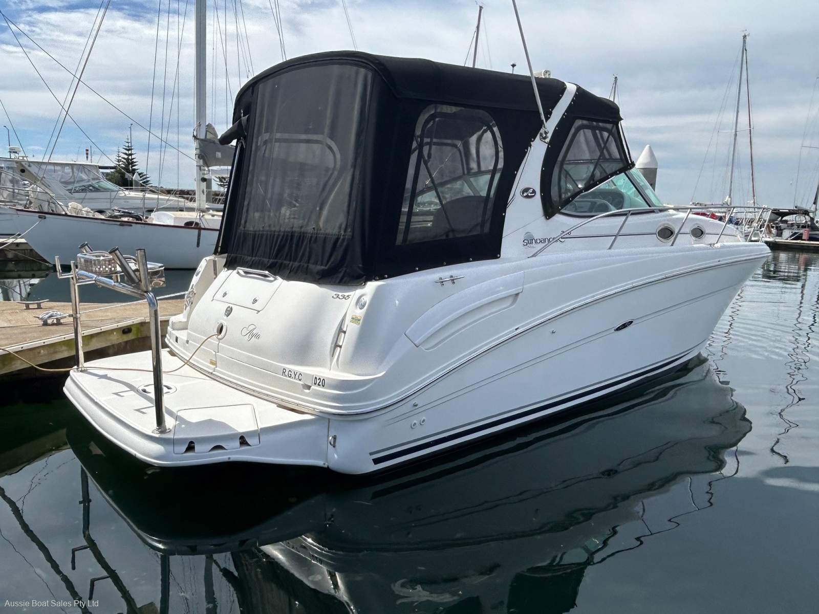 Sea Ray 335 Sundancer Sports Cruiser