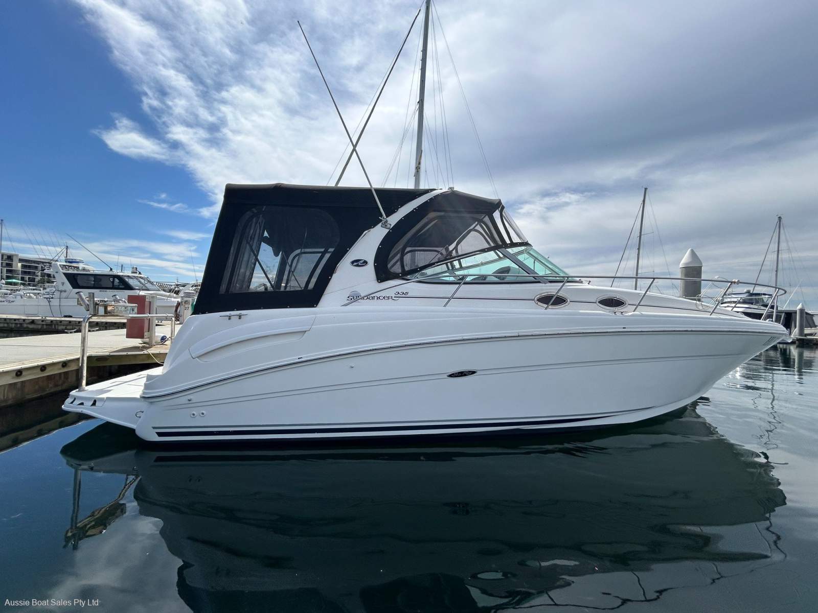 Sea Ray 335 Sundancer Sports Cruiser