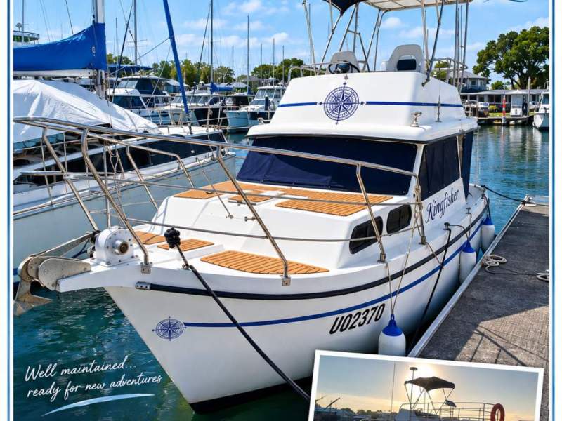 Cuddles 30 Flybridge Cruiser