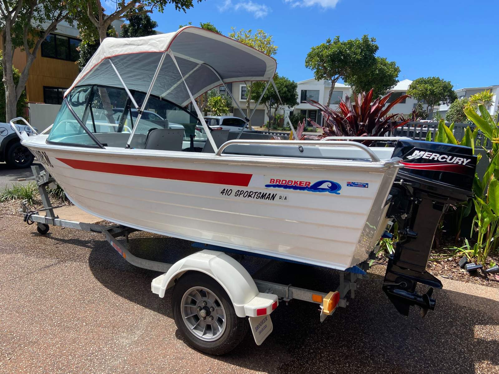 Brooker 410 Sportsman Forward Console with Canopy