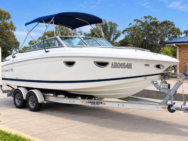 Cobalt 243 Cuddy Cabin * 100 hours * Comes with a Load Rite Elite TRAILER