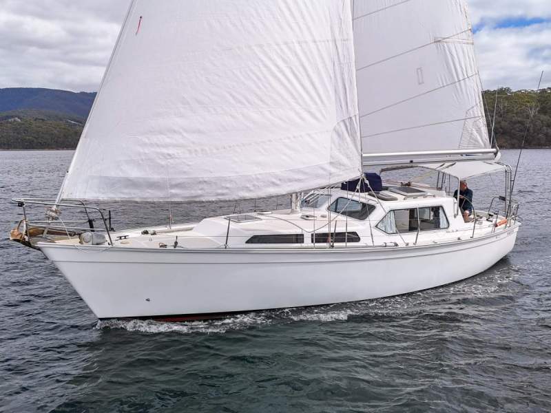 Zeston 36 PERFECT PILTOHOUSE CRUISER! HUGE UPGRADES!