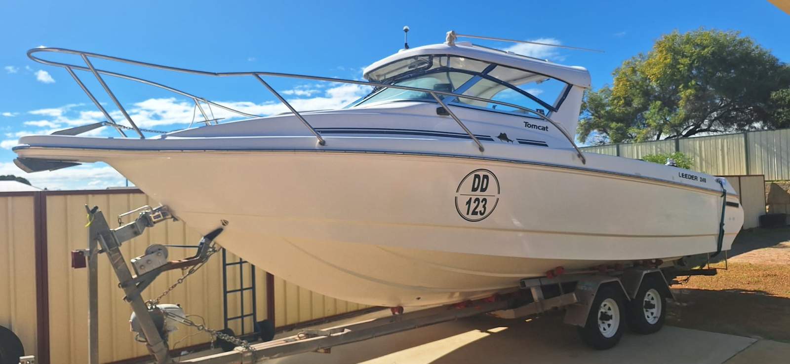 Leeder Tomcat 240