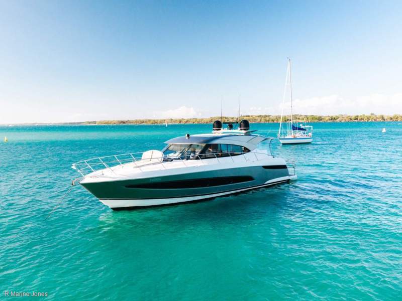 Riviera 5400 Sport Yacht Platinum Edition