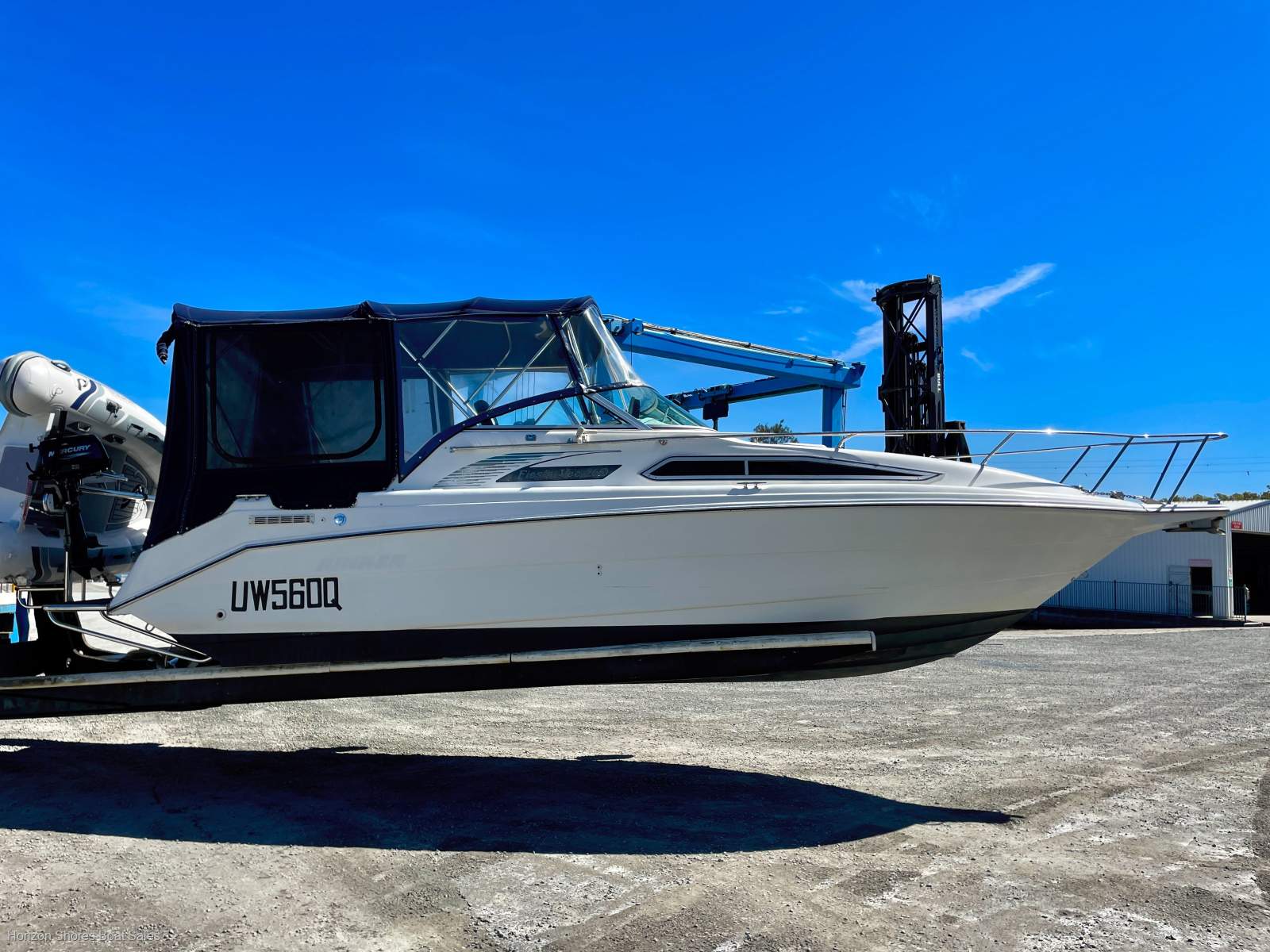 Rinker 260 Fiesta Vee - Fresh Water Cooled 5.7L V8