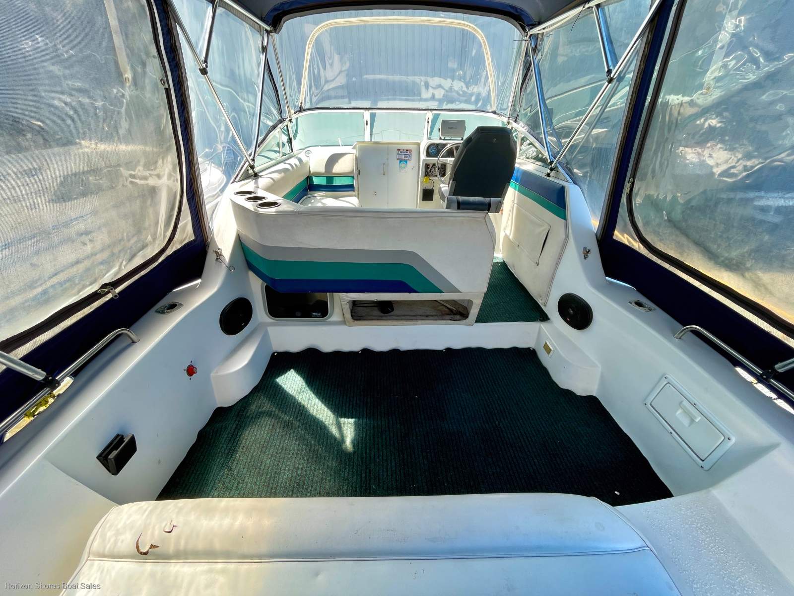 Rinker 260 Fiesta Vee - Fresh Water Cooled 5.7L V8