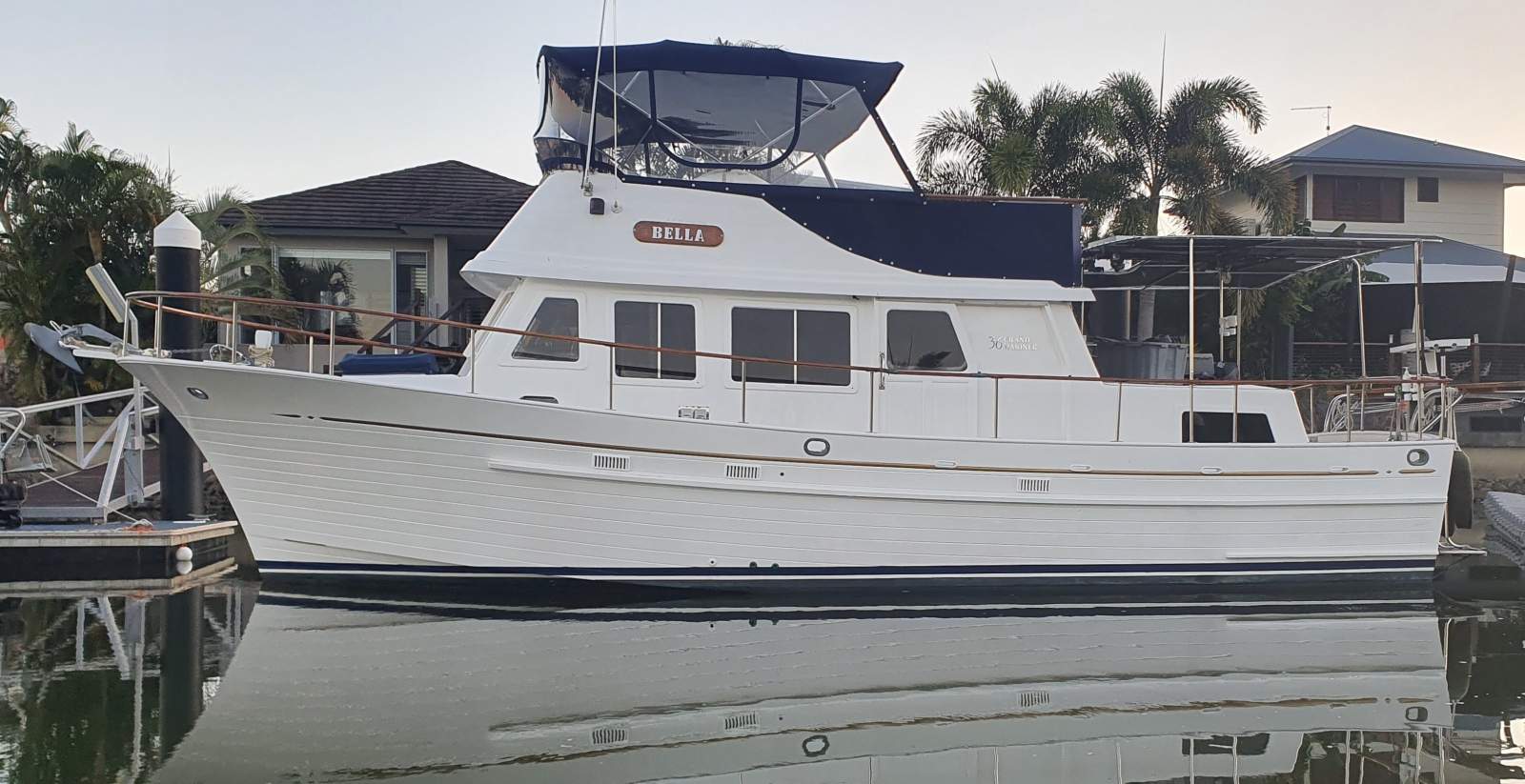 Grand Mariner 36ft - Classic Fly Bridge Cruiser