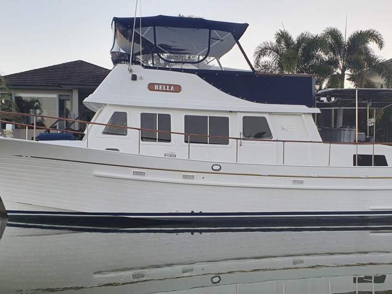 Grand Mariner 36ft - Classic Fly Bridge Cruiser