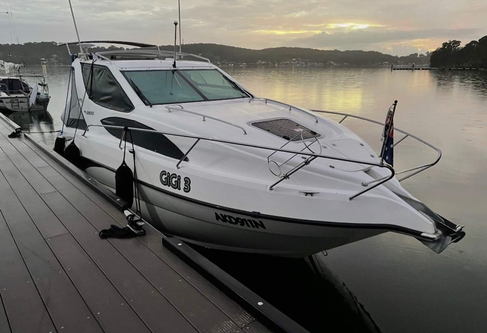 Whittley CR 2600 - Luxury Cruising