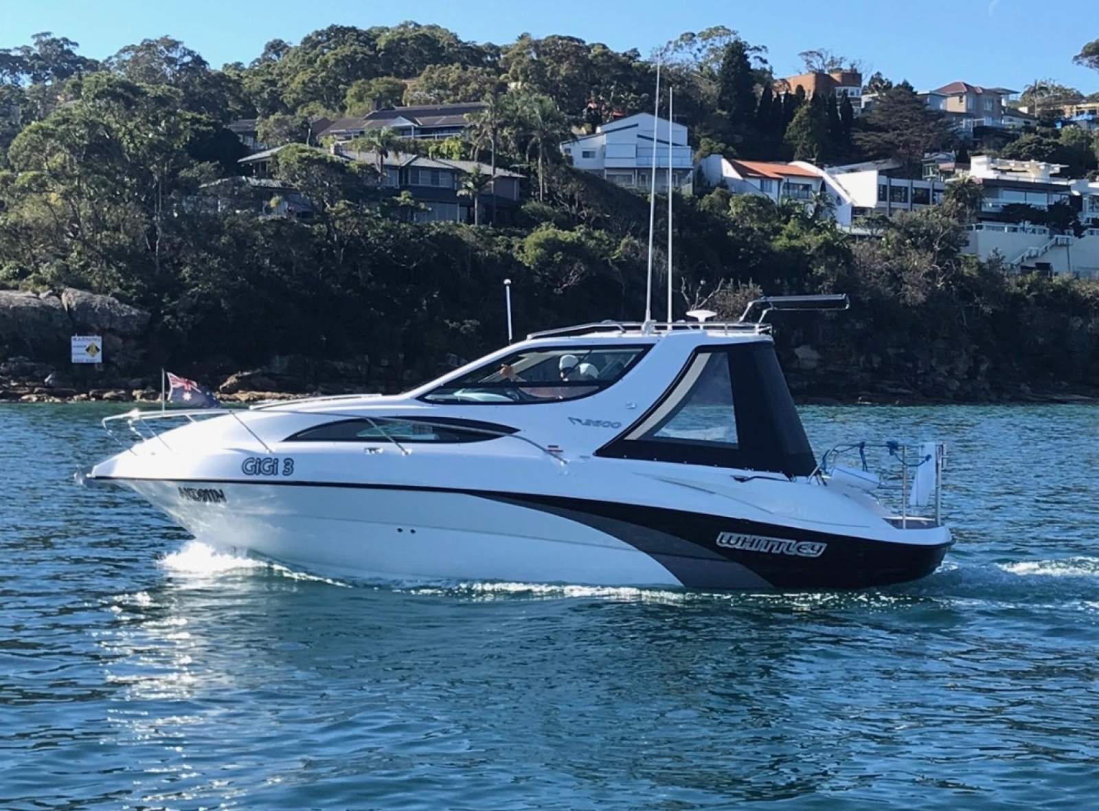 Whittley CR 2600 - Luxury Cruising
