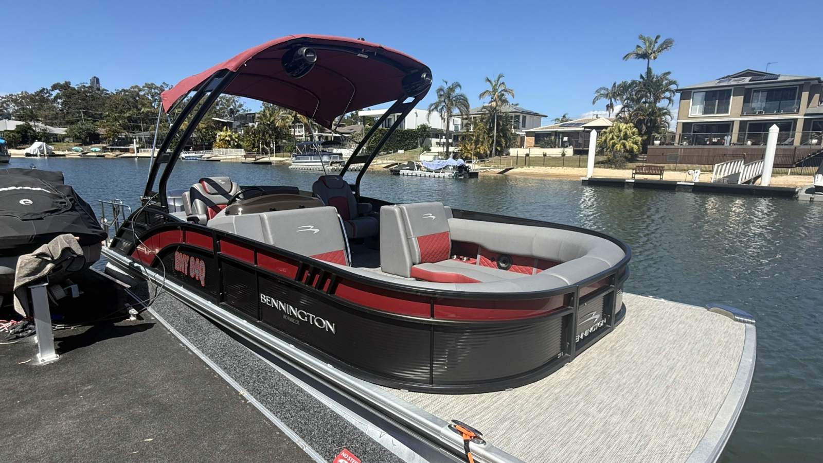 Bennington Pontoon Boat 23 L