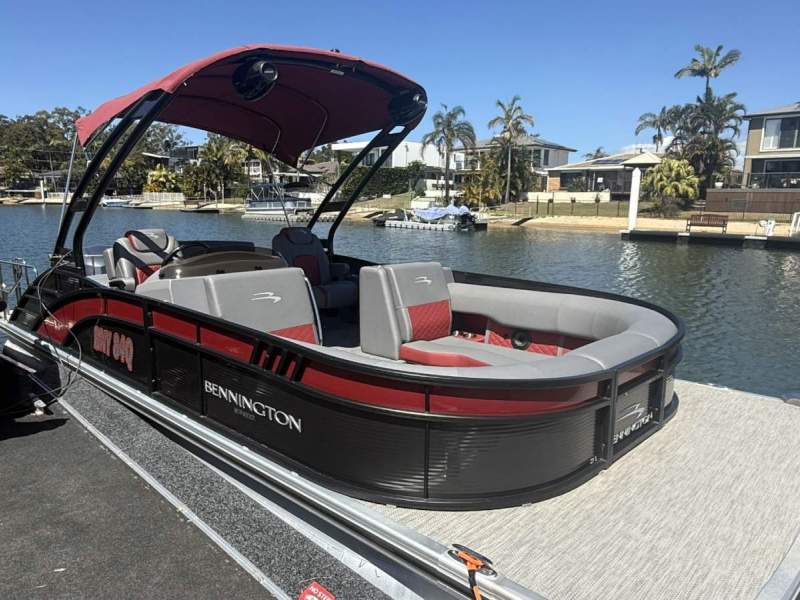 Bennington Pontoon Boat 23 L