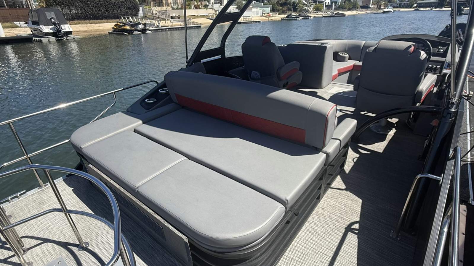 Bennington Pontoon Boat 23 L