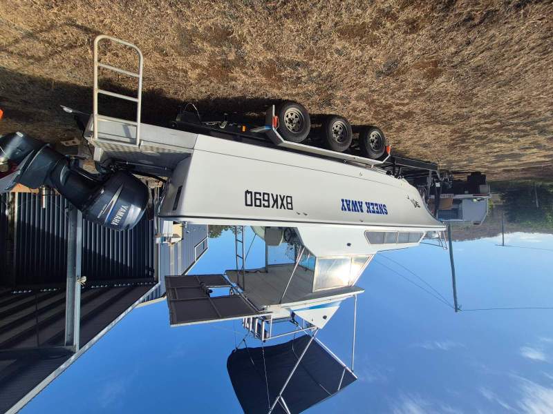 Savage 28 Flybridge