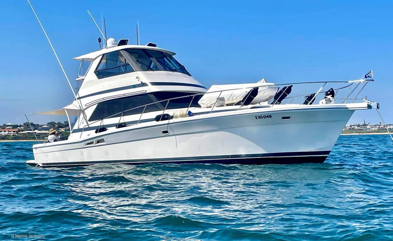 Riviera 48 Enclosed Flybridge:Riviera 48 Enclosed Flybridge