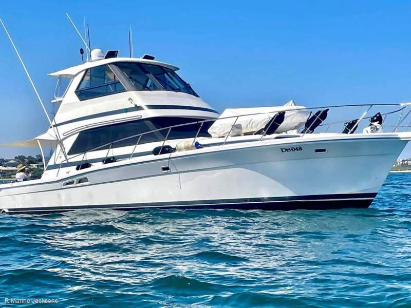 Riviera 48 Enclosed Flybridge