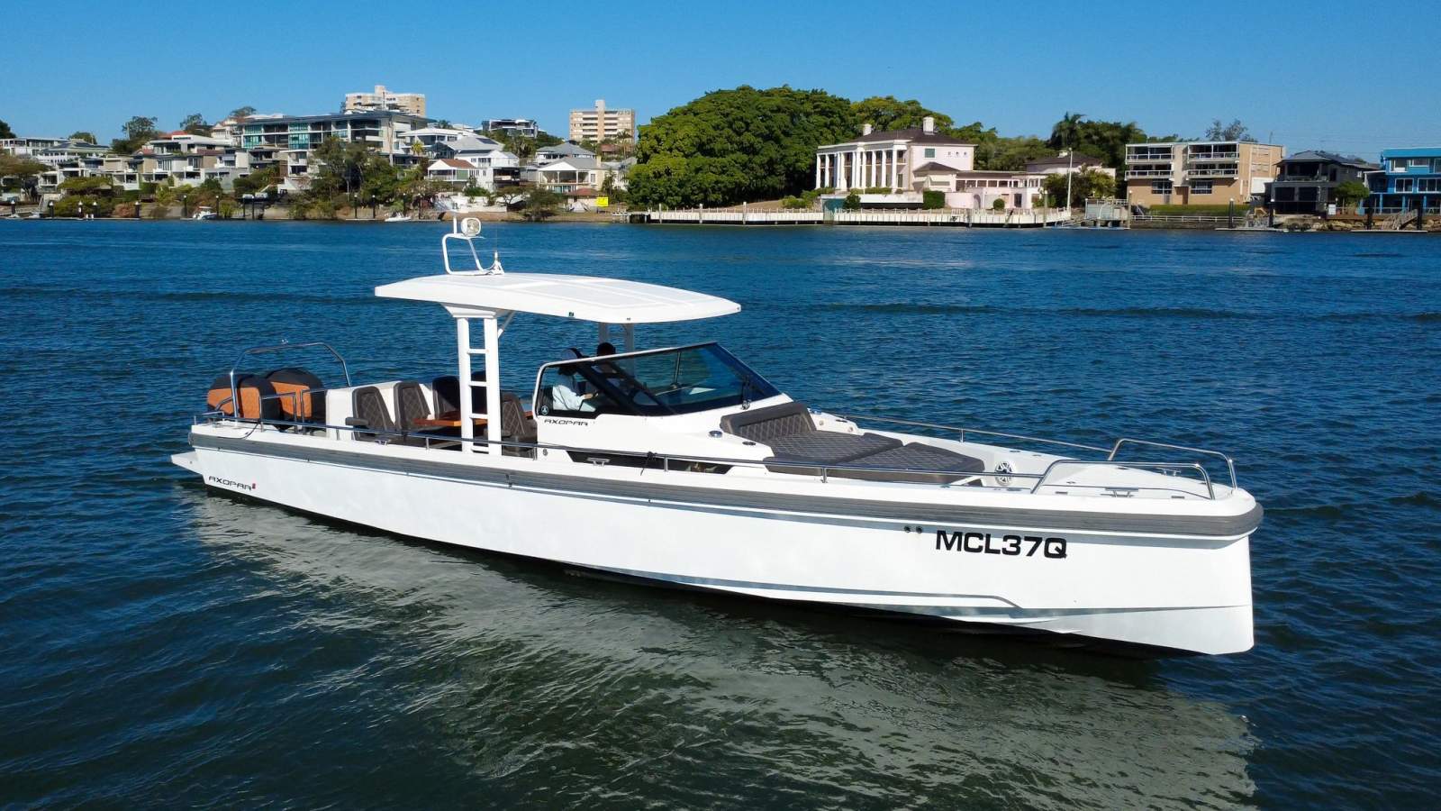 Axopar 37 T-Top