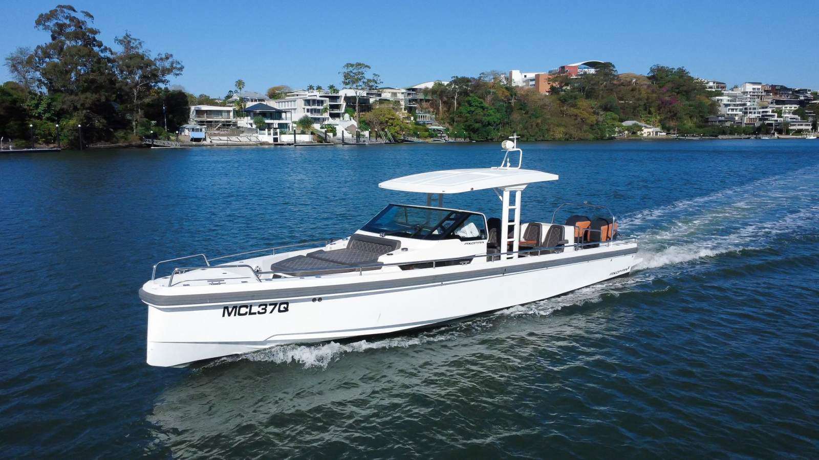 Axopar 37 T-Top