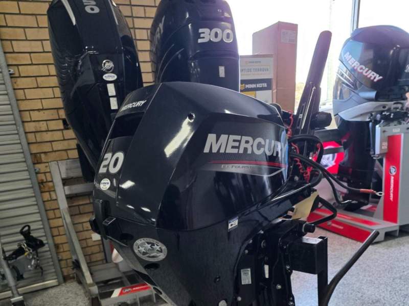 20hp Mercury four stroke, elec start & pwr tilt 28 hours