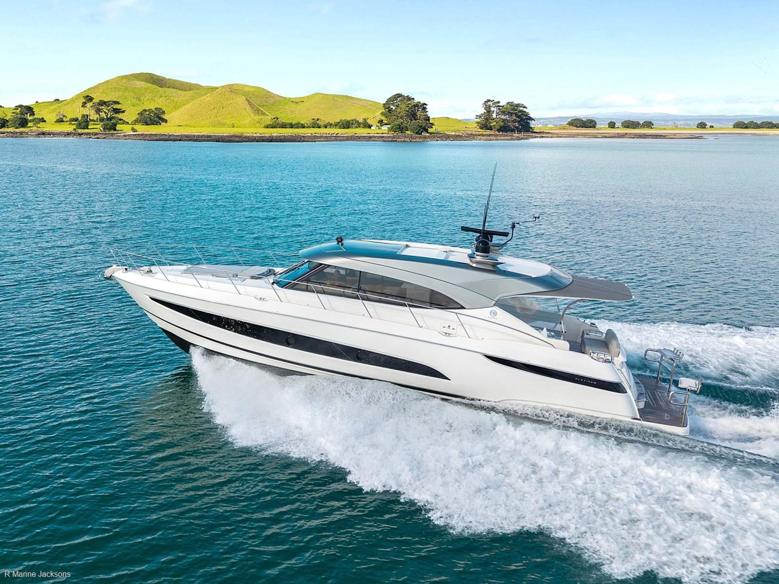 Riviera 5400 Sport Yacht Platinum Edition:sistership