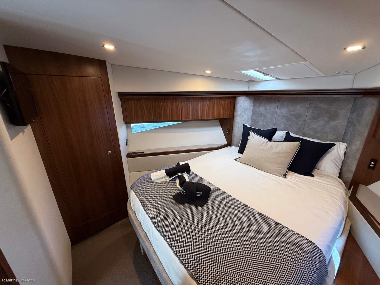  Riviera 5400 Sport Yacht Platinum Edition Boat Brokers of Tasmania