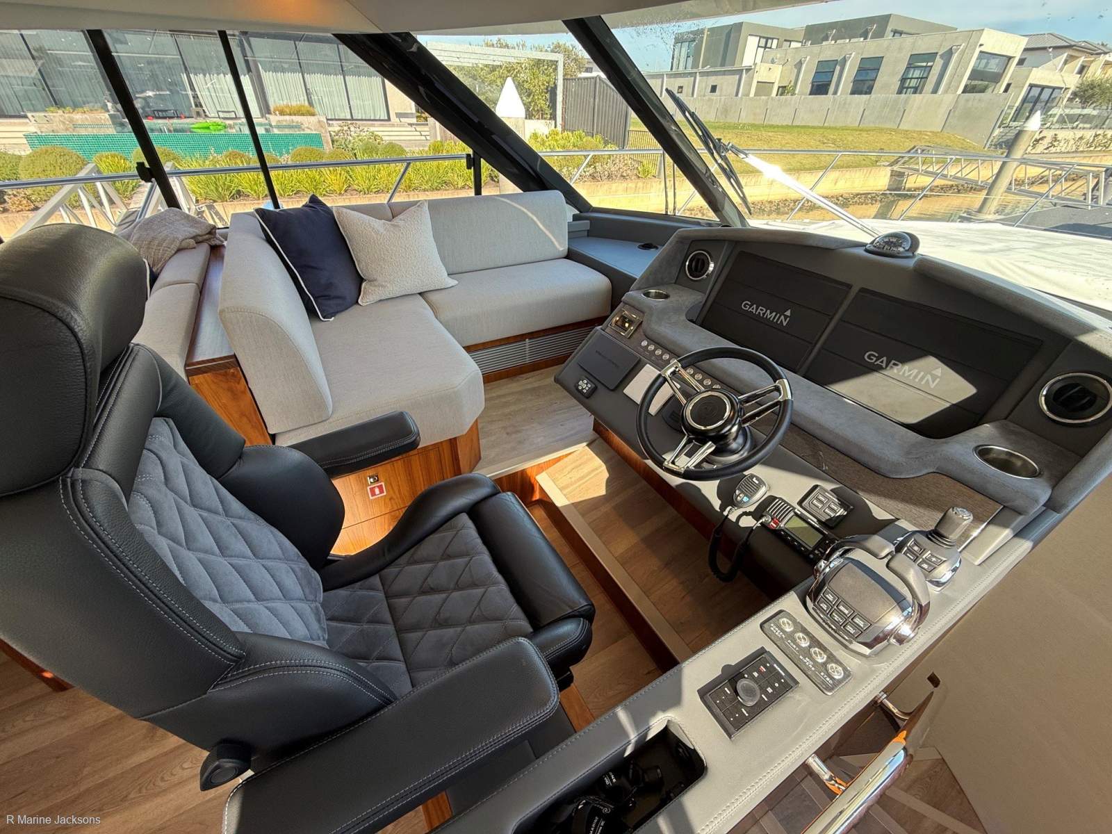 Riviera 5400 Sport Yacht Platinum Edition