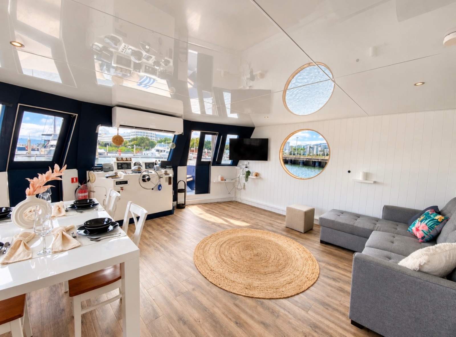 Noosa Cat House Boat
