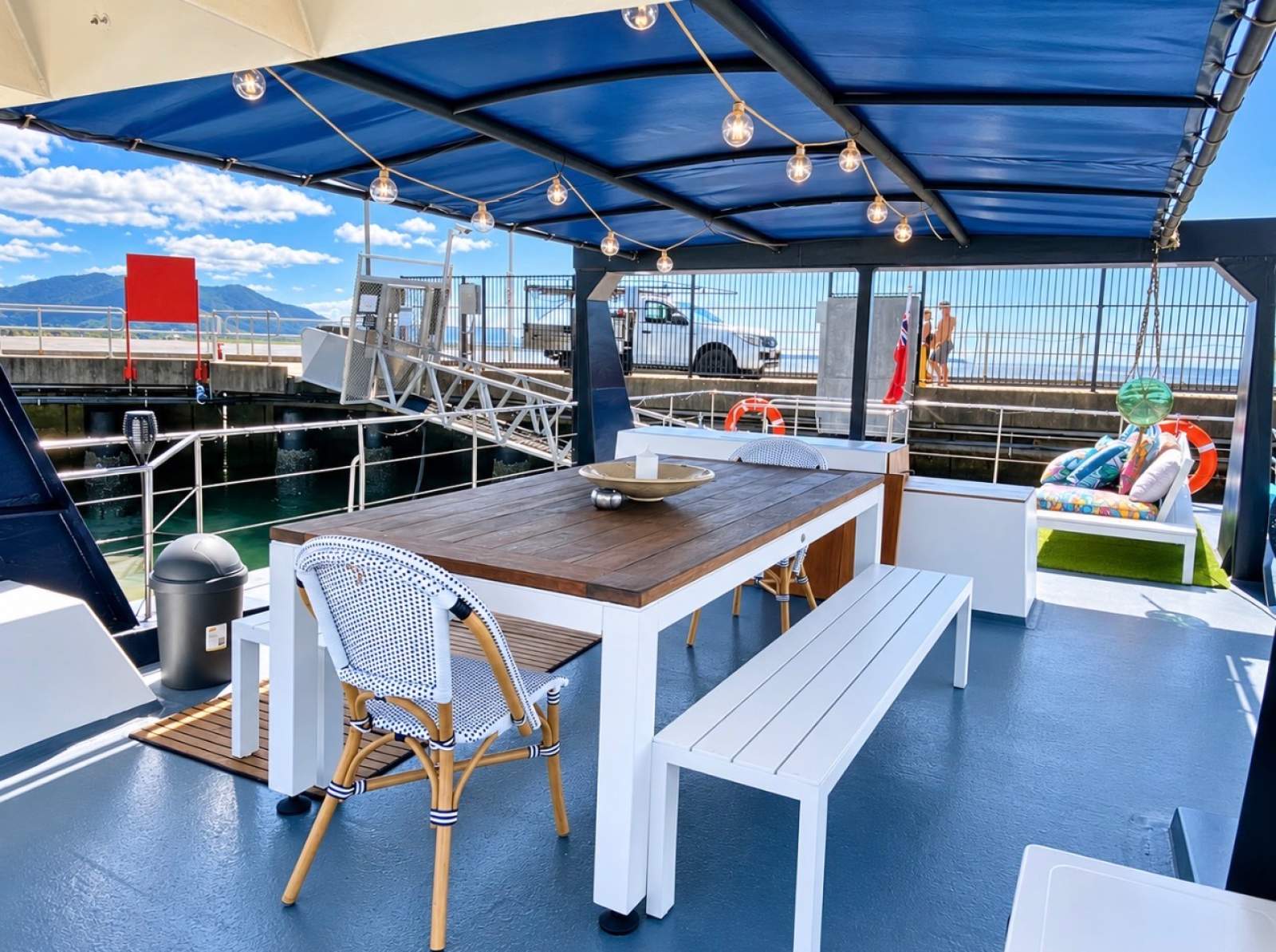 Noosa Cat House Boat