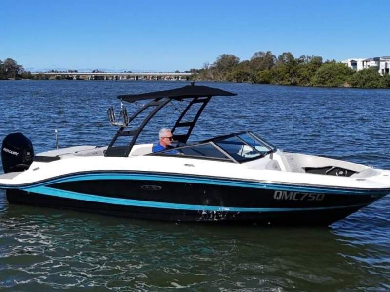 Sea Ray 210 SPX OB Bowrider