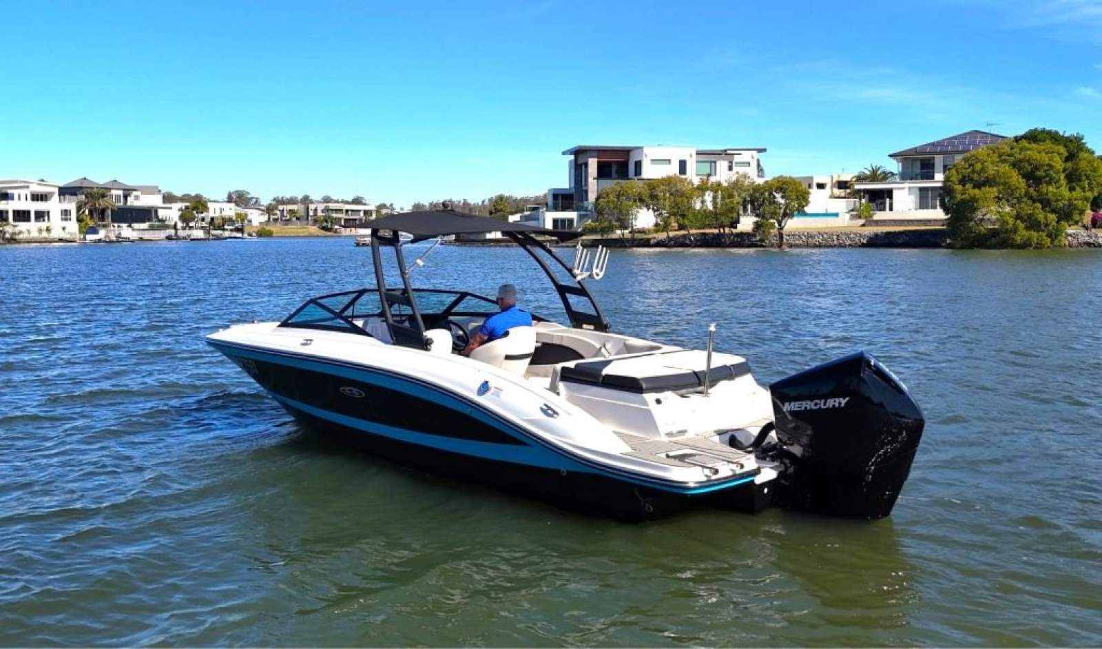 Sea Ray 210 SPX OB Bowrider