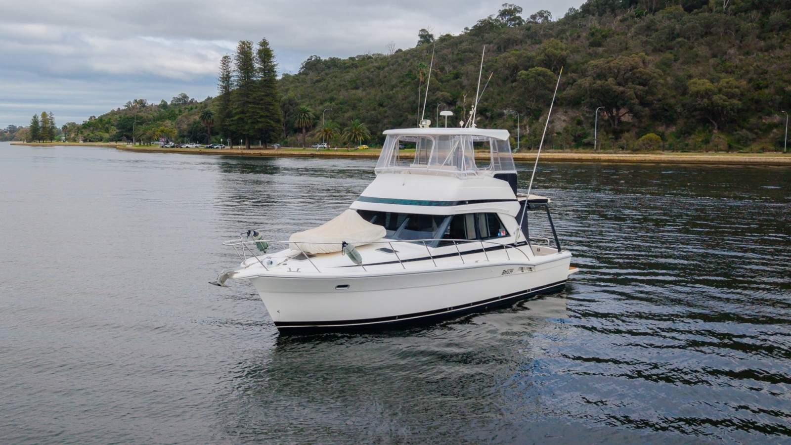 Riviera 39 Flybridge Cruiser - Comes With A Marina Pen
