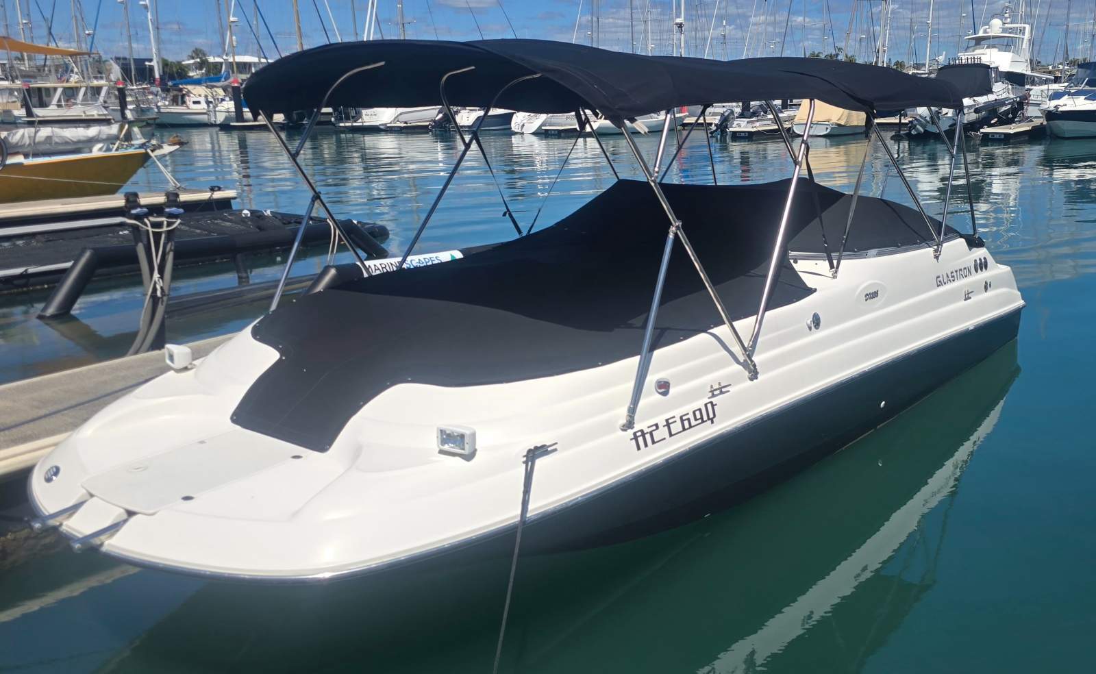 Glastron DX235 Bowrider/Deck boat