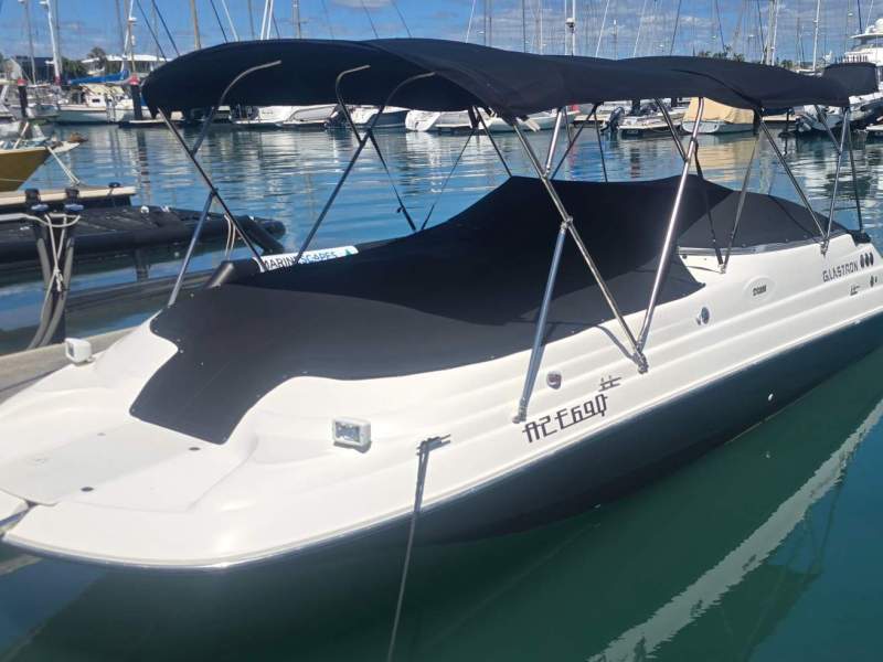 Glastron DX235 Bowrider/Deck boat