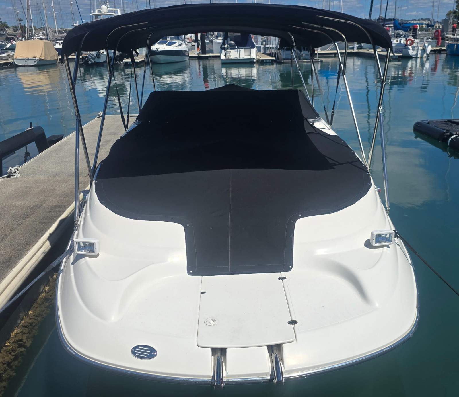 Glastron DX235 Bowrider/Deck boat