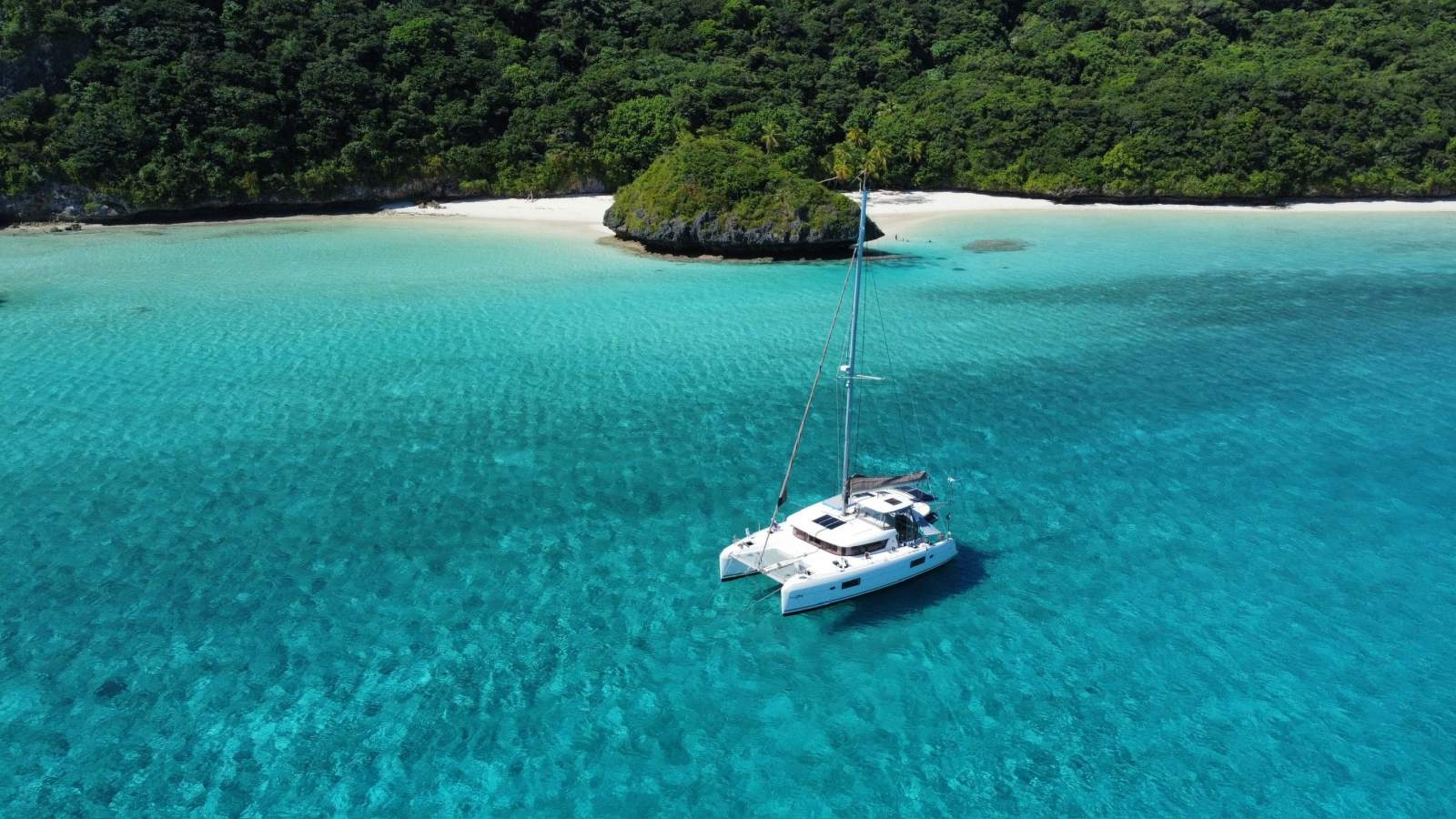 Lagoon 42 Owner's version