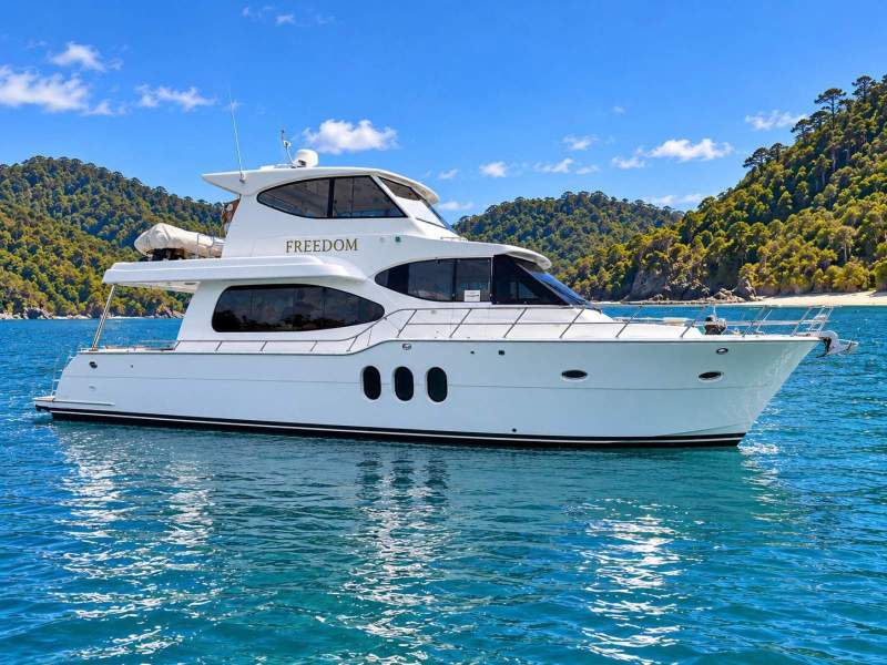 Activa 5800 Raised Pilothouse 5800