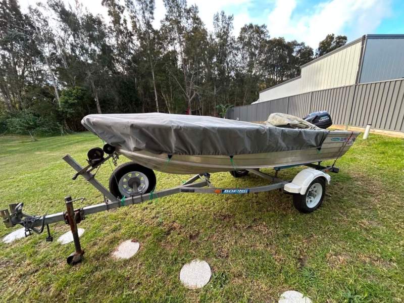 Quintrex 370 Dart dinghy