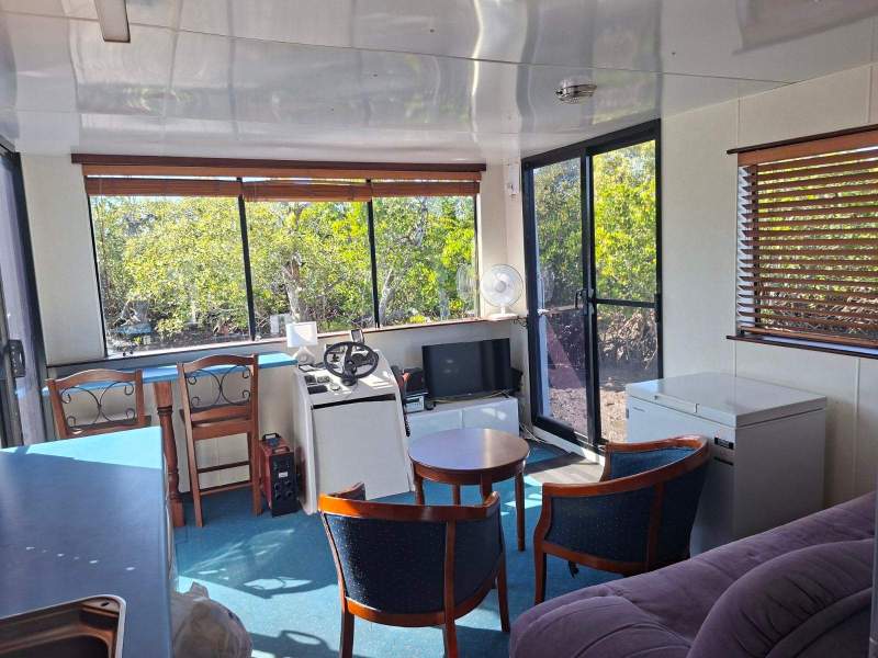 TIDY HOUSEBOAT COMPLETELY OFF GRID