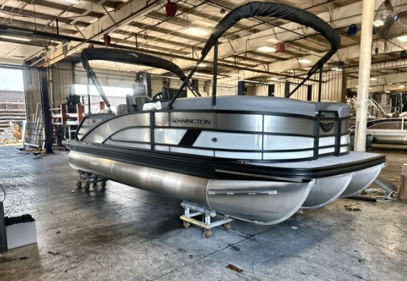 Bennington Pontoon Boat 22 M