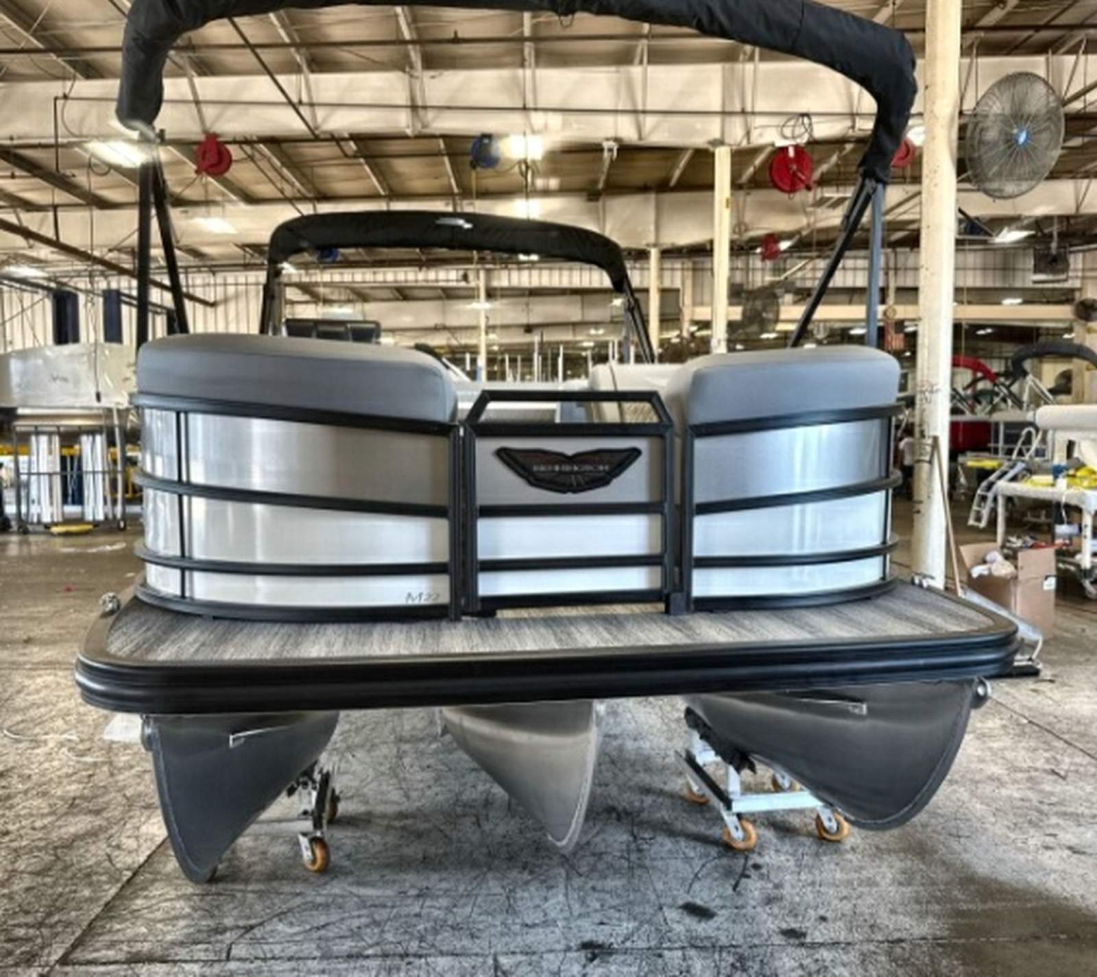 New Bennington Pontoon Boat 22 M