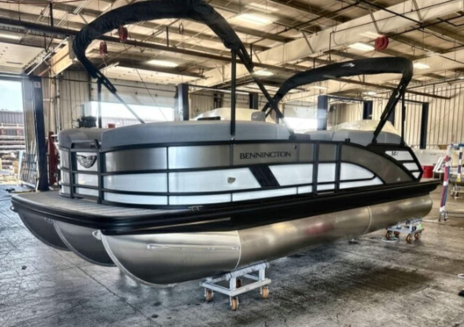 New Bennington Pontoon Boat 22 M