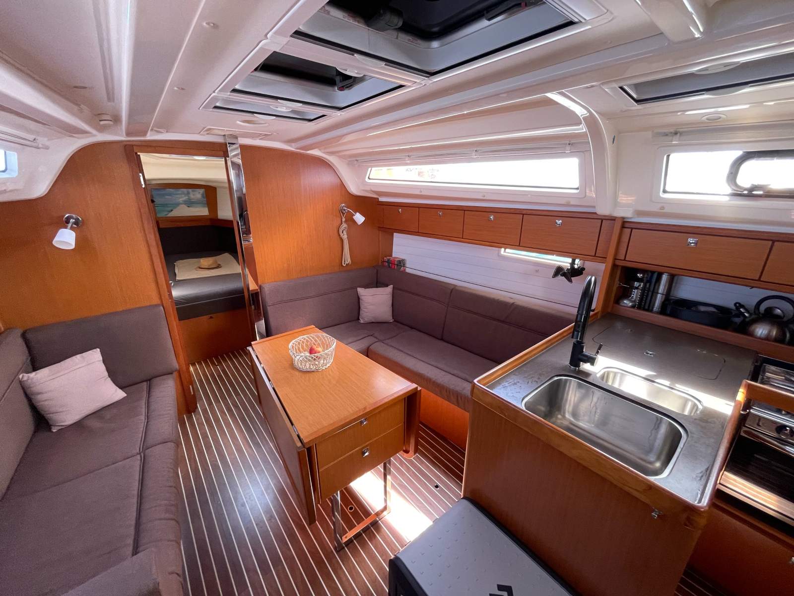 Bavaria Cruiser 37