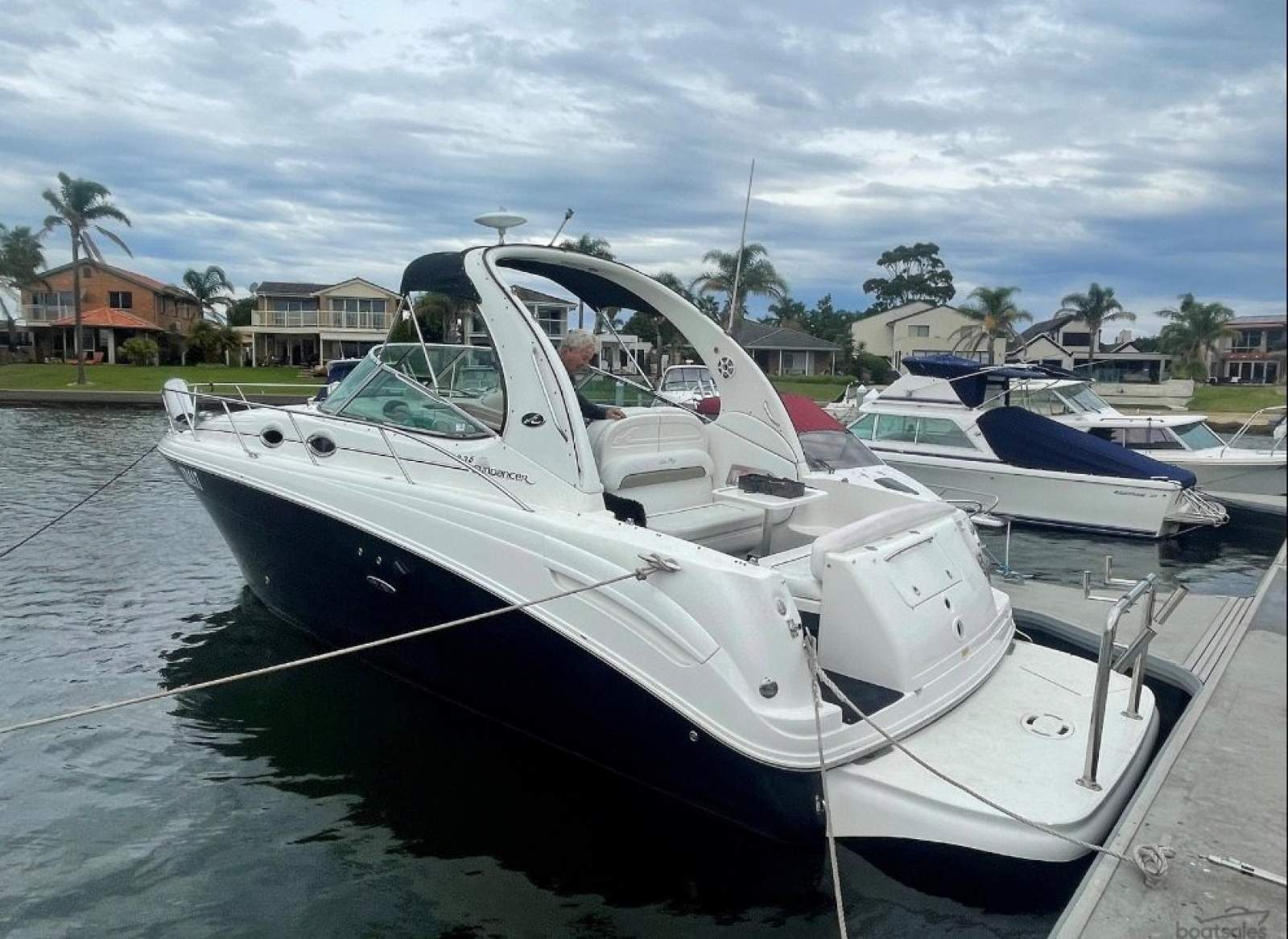 Sea Ray 335 Sundancer